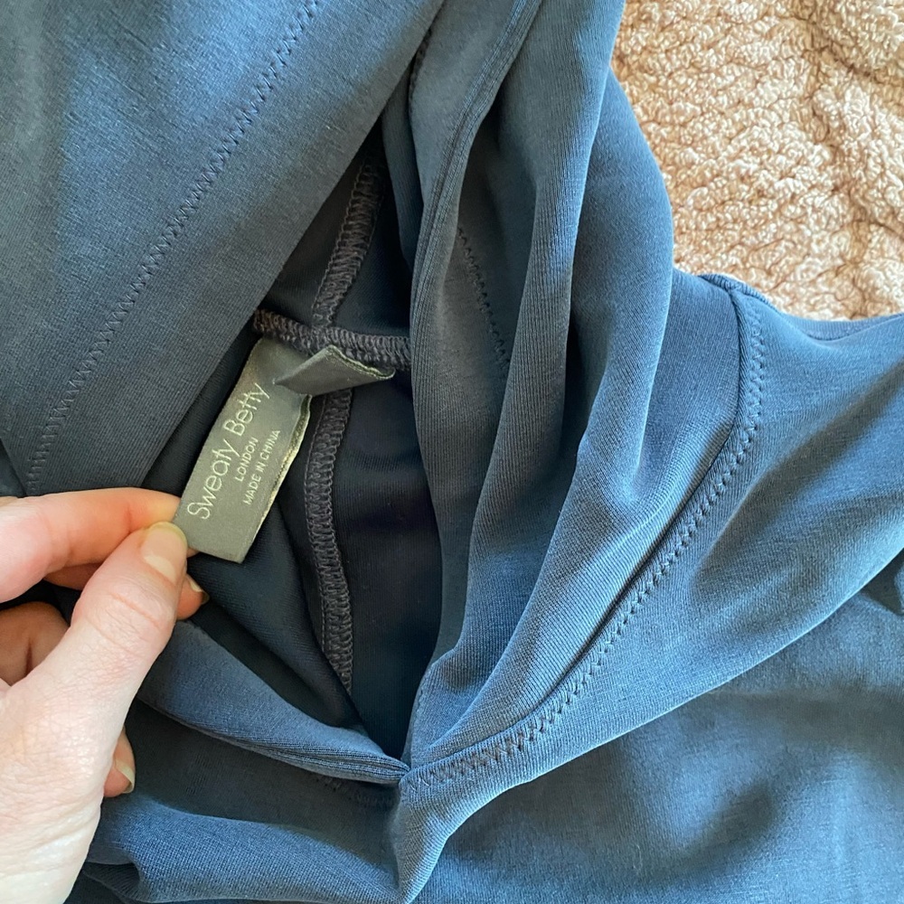 Sweaty Betty Sand Wash Cloud Weight Crop Hoodie - Picture 7 of 8